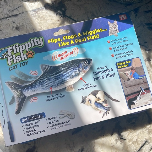 FLIPPITY FISH Interactive Cat Toy - Picture 7 of 7